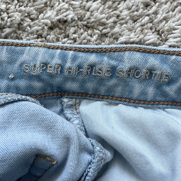 American Eagle women’s super high-rise shortie. Size 0 - Picture 4 of 5